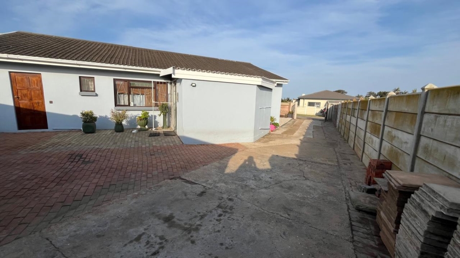 2 Bedroom Property for Sale in Wavecrest Eastern Cape